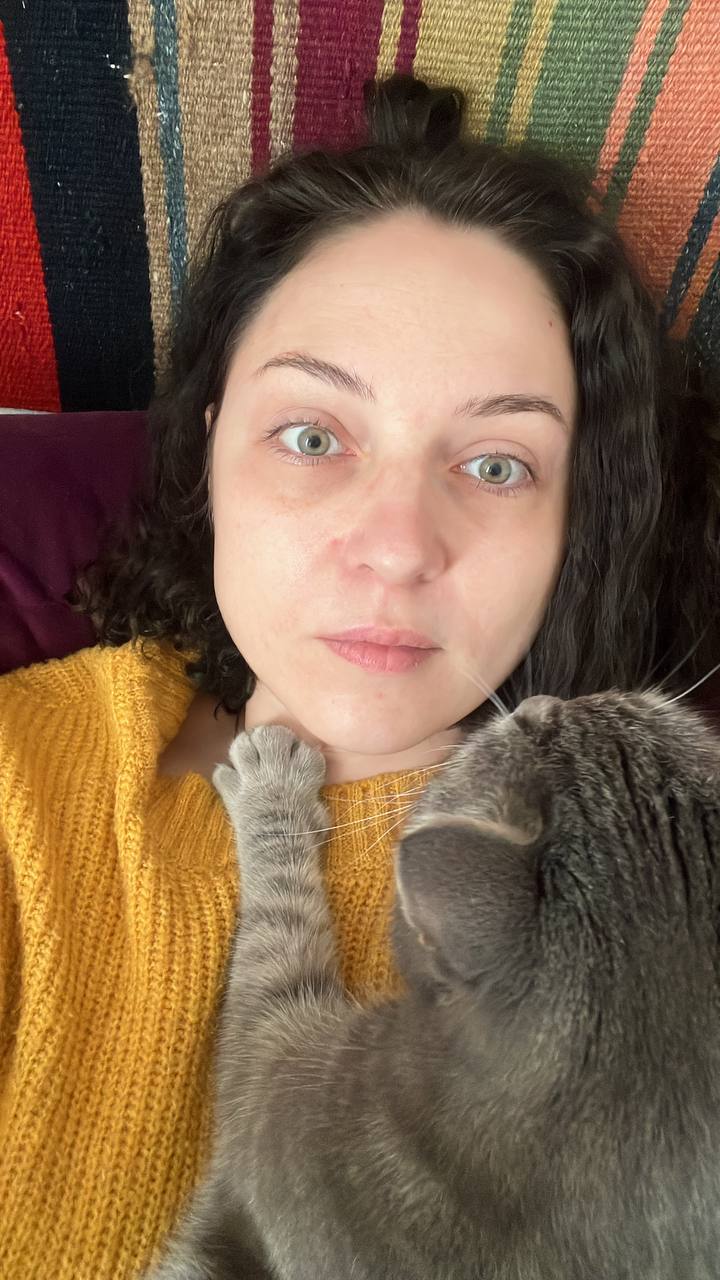 Космос кладёт лапу на плечо Юлиане
